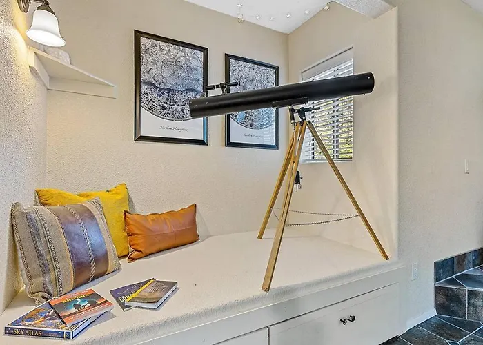 Holiday home Serene Home- Sleeps 16 - Starlink Wifi - Hot Tub - Pool -2 Kitchens! Sedona