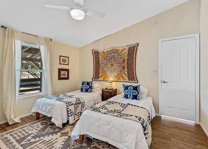 Serene Home- Sleeps 16 - Starlink Wifi - Hot Tub - Pool -2 Kitchens! Sedona