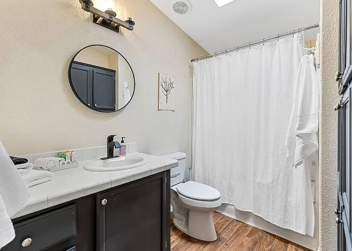 Holiday home Serene Home- Sleeps 16 - Starlink Wifi - Hot Tub - Pool -2 Kitchens! Sedona