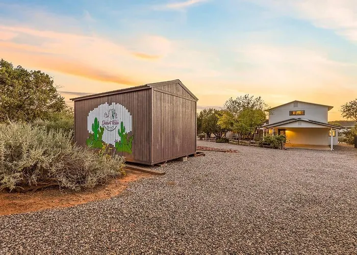 Serene Home- Sleeps 16 - Starlink Wifi - Hot Tub - Pool -2 Kitchens! Holiday home Sedona