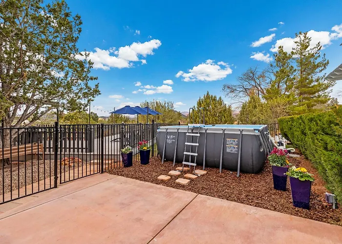 Serene Home- Sleeps 16 - Starlink Wifi - Hot Tub - Pool -2 Kitchens! Sedona