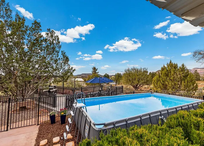Serene Home- Sleeps 16 - Starlink Wifi - Hot Tub - Pool -2 Kitchens! * Sedona