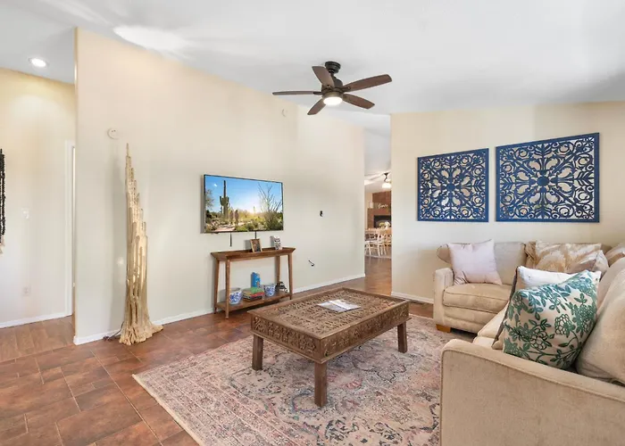 Serene Home- Sleeps 16 - Starlink Wifi - Hot Tub - Pool -2 Kitchens! Sedona