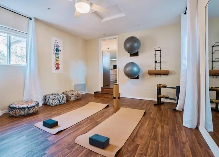 Serene Home- Sleeps 16 - Starlink Wifi - Hot Tub - Pool -2 Kitchens! Sedona